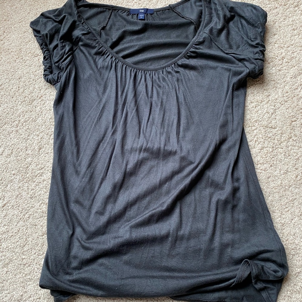 EUC Gap Charcoal Tee (XS)